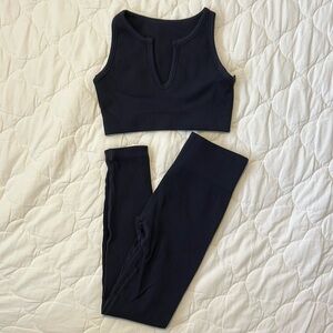 QINSEN Workout Set. Ribbed Seamless Crop Tank and High Waist Leggings in Navy.